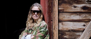 Modeskaparen Carin Rodebjer säljer secondhand på sin nya gård