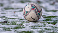 Snön satte stopp – gräset på fotbollsarenan kunde inte godkännas