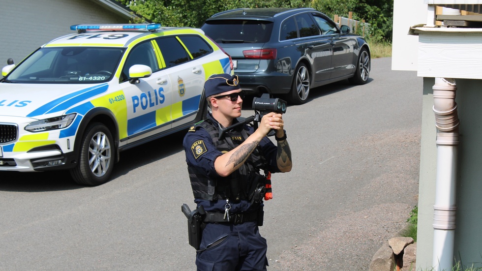 Bland annat bakom Tempo på Storgatan stod polisen och riktade lasern mot förbipasserande fordon.