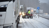 Trafikkaos – bandvagnar sätts in i snöovädret