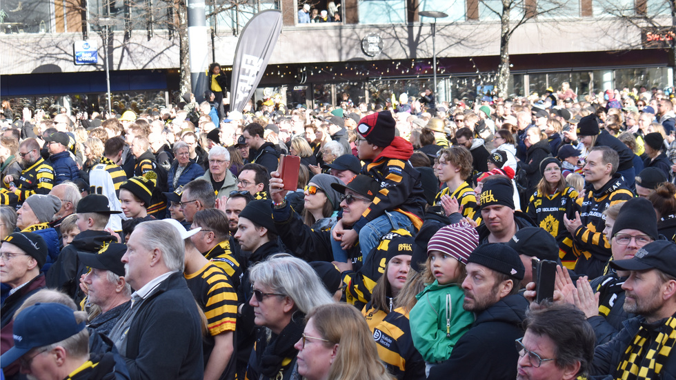 A victory that builds community. Skellefteå AIK celebrated the Swedish Championship gold at Guldtorget on April 30, 2024