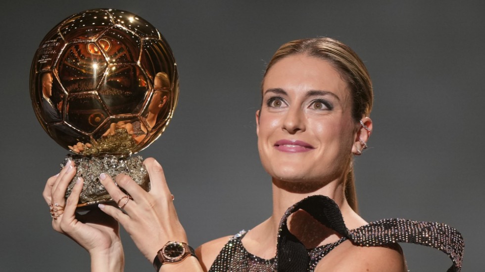 Barcelonas Alexia Putellas är vinnare av Ballon d'Or för andra året i rad.