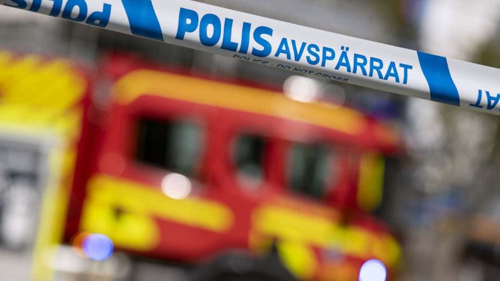 Under lördagsmorgonen började det brinna från taket på en pannkaksfabrik i Lilla Tjärby utanför Laholm. Arkivbild