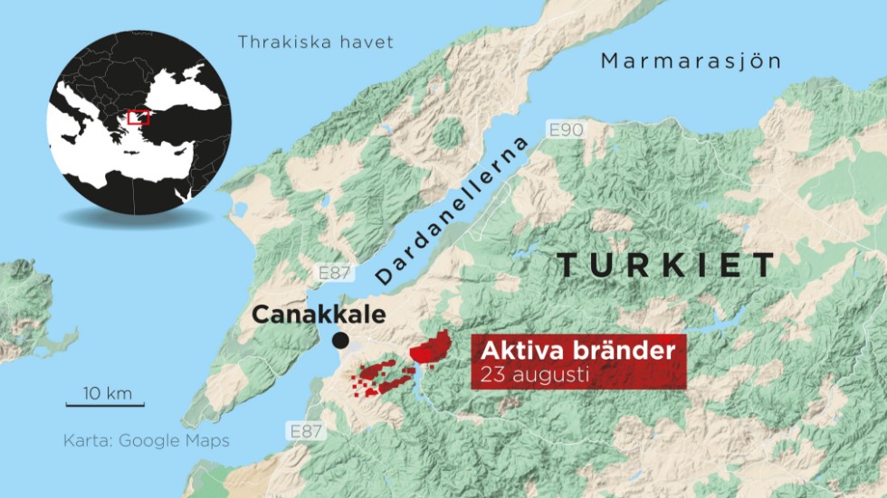 All sjöfart norrut i sundet Dardanellerna stoppas på grund av den omfattande skogsbrand som rasar utanför staden Canakkale.