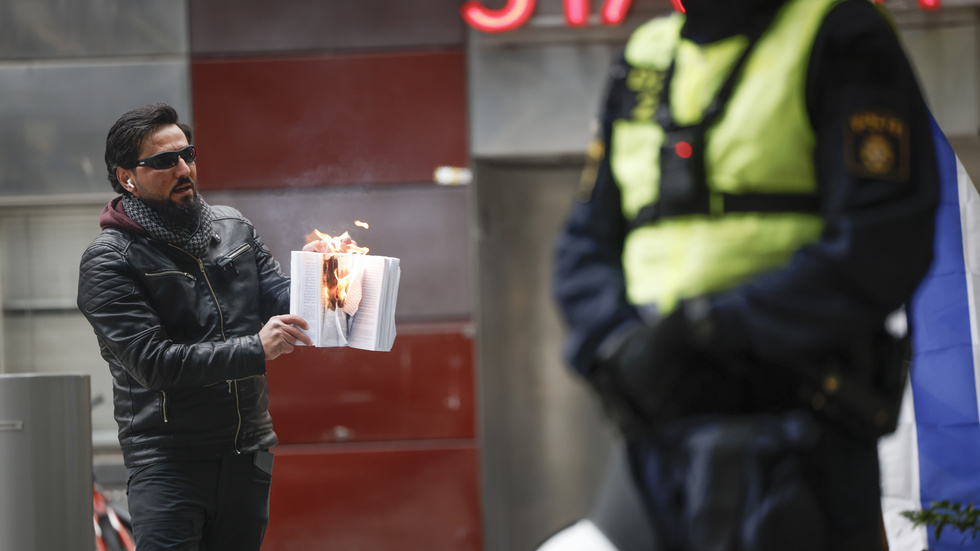 Så sent som i lördags eldade Salwan Momika en koran under en allmän sammankomst i centrala Stockholm.