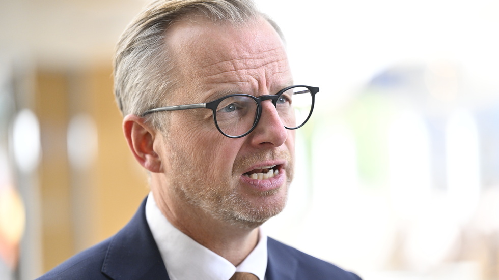 Socialdemokraternas ekonomiskpolitiska talesperson Mikael Damberg (S) presenterar partiets skuggbudget.