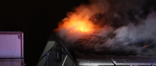 Uppsalaföretag totalskadades i brand – en person misstänkt