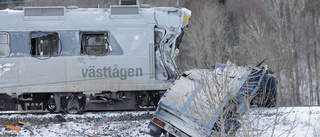 Lokförare död – tåget krockade med lastbil