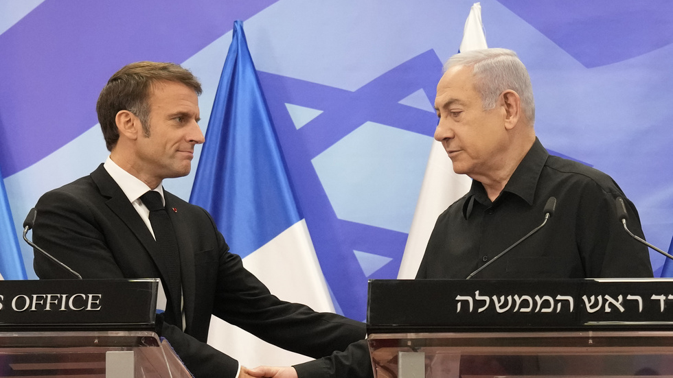 Frankrikes president Emmanuel Macron och Israels premiärminister Benjamin Netanyahu på en gemensam presskonferens på tisdagen.