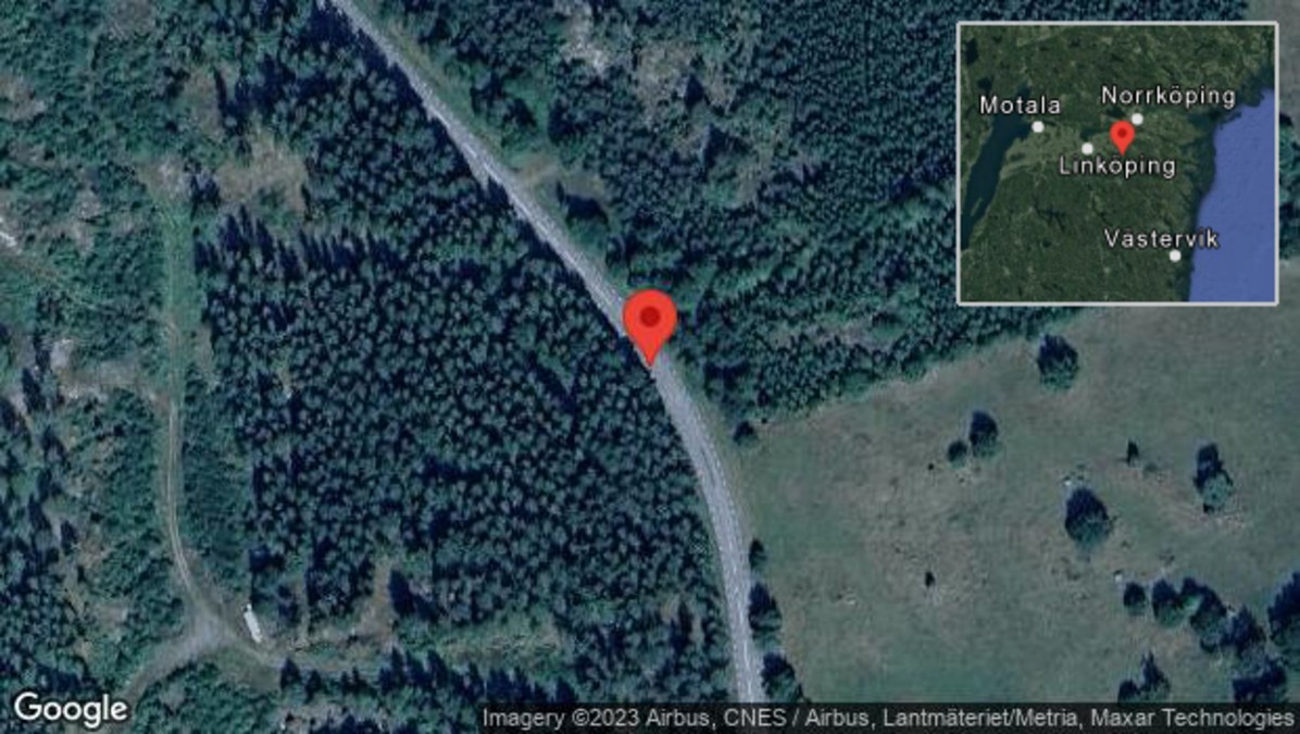 Nedfallna träd skapar problem i trafiken