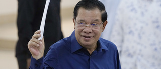 Kambodjas premiärminister avgår – son tar över