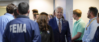 President Biden reser till stormens Florida