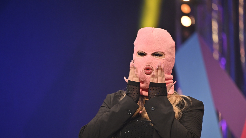 Fröken Snusk tar epadunken in i Melodifestivalen nästa år.