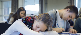 Elever sover på bänken – inför ordningsbetyg i skolan