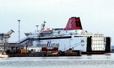 Färjan läckte olja i Visby hamn