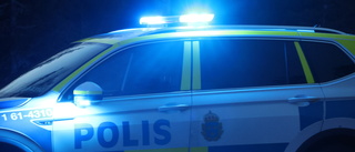 Polisinsats i Enköping – innergård spärrades av