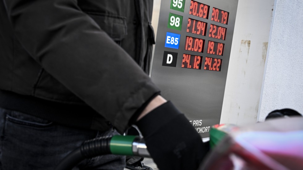 Literpriset på diesel kan bli några kronor billigare efter nyår. Arkivbild.