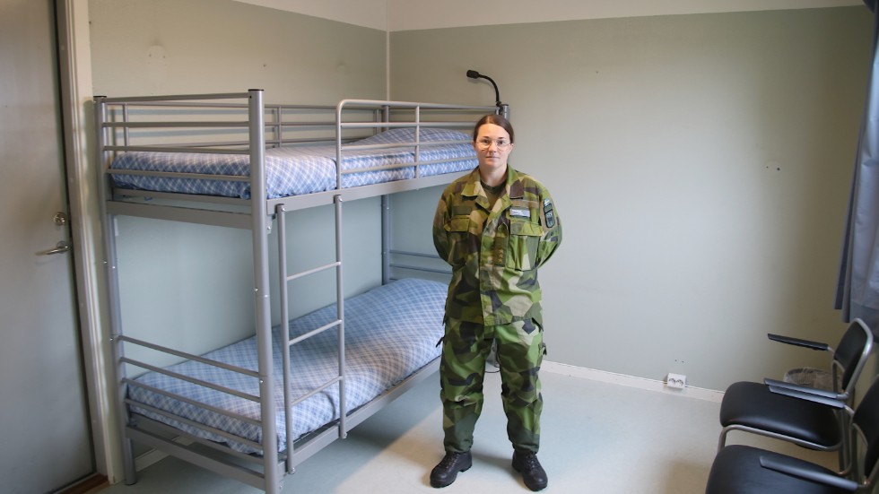 På Suderbys får de värnpliktiga sova i våningssängar. Varje morgon inspekteras rummen. Sängen ska vara bäddad och det ska vara städat.