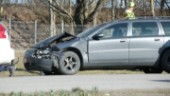 Två bilar i kollision – en person fördes till sjukhus