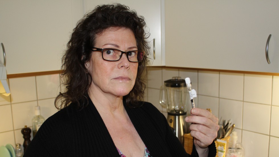 Efter ett helt liv med ögonproblem började Susanne Karsk använda serumdroppar som gjort att besvären i stort sett försvunnit. Men en ny regeltolkning gör att dropparna inte längre får tillverkas på US i Linköping.