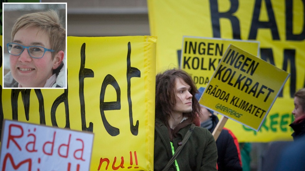 "Vi har suttit i regering i sju år och levererat. Har det varit lätt? Nej. Är vi framme vid vårt mål? Inte än. Men vi har kommit en bit på vägen" skriver Caroline Axelsson från Vimmerby, ett av partiets språkrör i Kalmar län tillsammans med språkrörskollegan Max Troendlé.