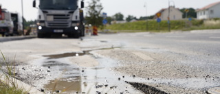 Nyasfalterad väg skadad igen – efter vattenläcka: "Vet inte hur omfattande läckan är"