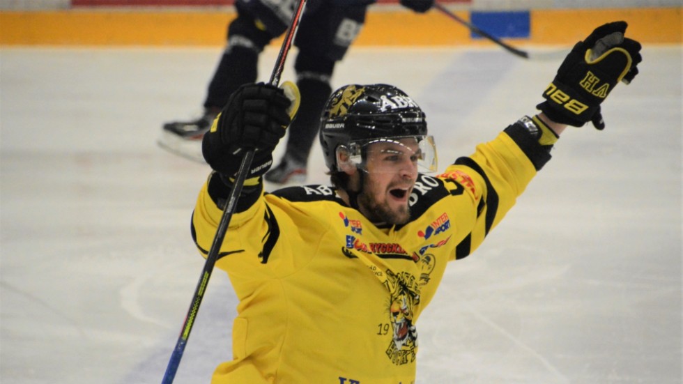 Glädje i Vimmerby Hockey. Oskar Carlsson är tillbaka i laget.