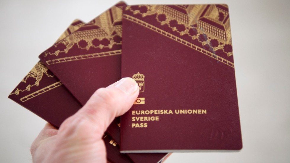 Den som i dagarna ansöker om nytt pass kan få vänta till jul för att få det utlämnat, enligt signaturen Kärna.
