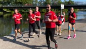 Många rödtröjade var ute och sprang i Linköping