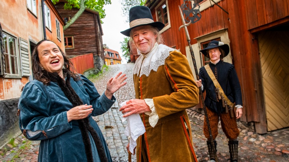 Petra Mede dejtar på 1600-talet i "Min historiske pojkvän". Jan Modin spelar Medes pappa.