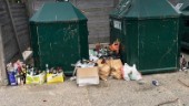Nedskräpning på återvinningsstationen upprör: ”Det ser förjävligt ut”