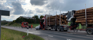 En död efter olycka mellan bil och lastbil 