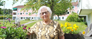 Ulla, 92, stör sig på det "digitala tvånget" – men har hittat lösningar 