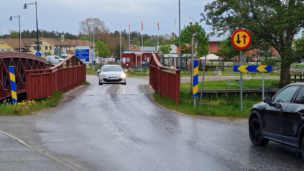 Nu skall en ny utredning om trafiken över Trosaån göras. Det blir svårt att undvika överföring av en del av trafiken till Nyängsbron som en del av lösningen, skriver Björn Kjellström.