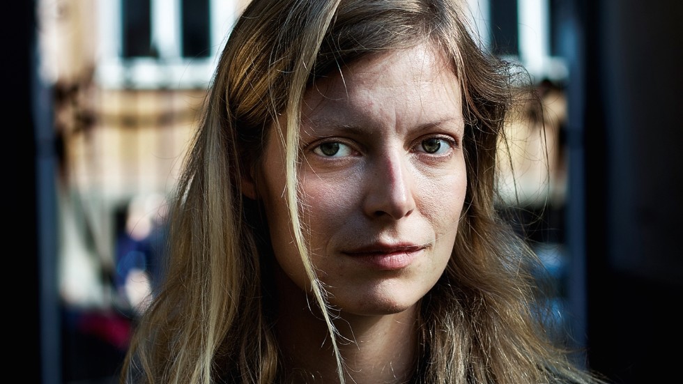 Asta Olivia Nordenhof (född 1988) är en dansk författare och poet. Hon debuterade med romanen "Et ansigt for Emily" (2011) och slog igenom med diktsamlingen "Det nemme og det ensomme" (2013). "Pengar på fickan" är nominerad till Nordiska rådets litteraturpris.
