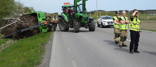 Olycka på Söderleden – traktorsläp i diket