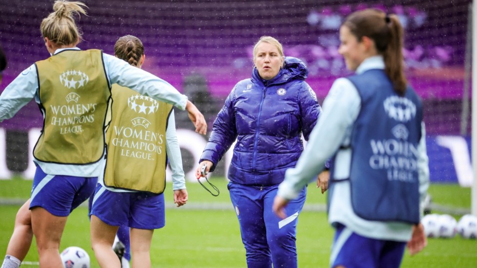 Chelseas tränare Emma Hayes under lördagens träning på Gamla Ullevi.