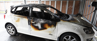 De misstänkta för bilbränderna har släppts – är fortfarande brottsmisstänkta