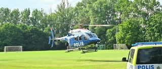 Här landar polisens helikopter på fotbollsplanen – med leverans till NFC