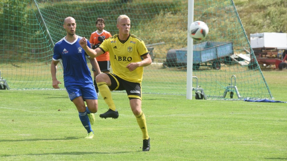 Erik Ståhlgren gjorde debut för Vimmerby och svarade för tre mål mot Hallby i en match som även blev hans sista då en flytt till Stockholm väntar.