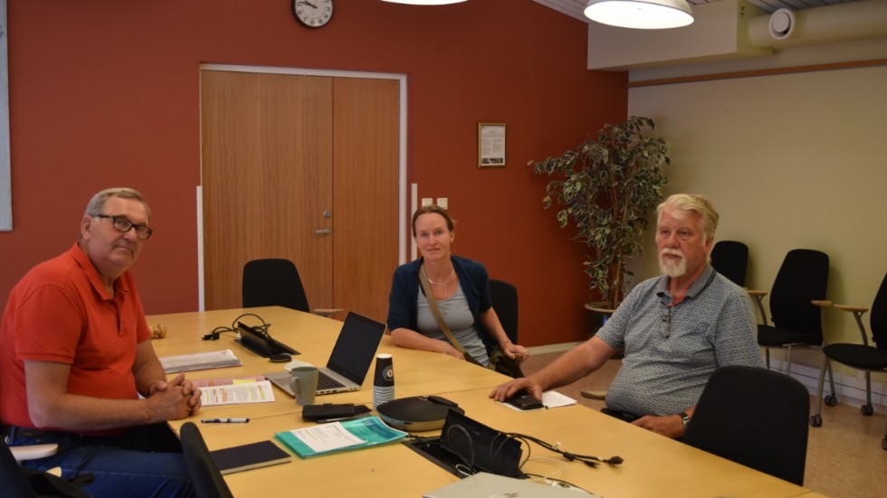 Christer Segerstéen (M), Veronica Gullbrandson (L), och Tore Olsson (C) har diskuterat med styrelsen om bidragen. 