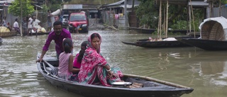 Familjer begravda i jordskred i Nepal och Indien