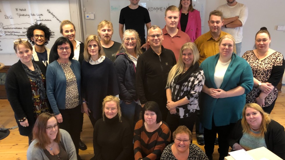 Det här glada gänget deltar på Socialdemokraternas medlemsutbildningar på Sunderby Folkhögskola under helgen 17-18 oktober.