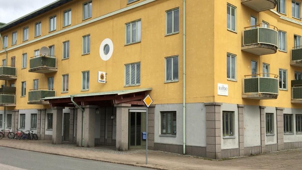 Polisstationen i Hultsfred är numera endast öppen för besökare på tisdagar och det går inte att ansöka om pass där.
