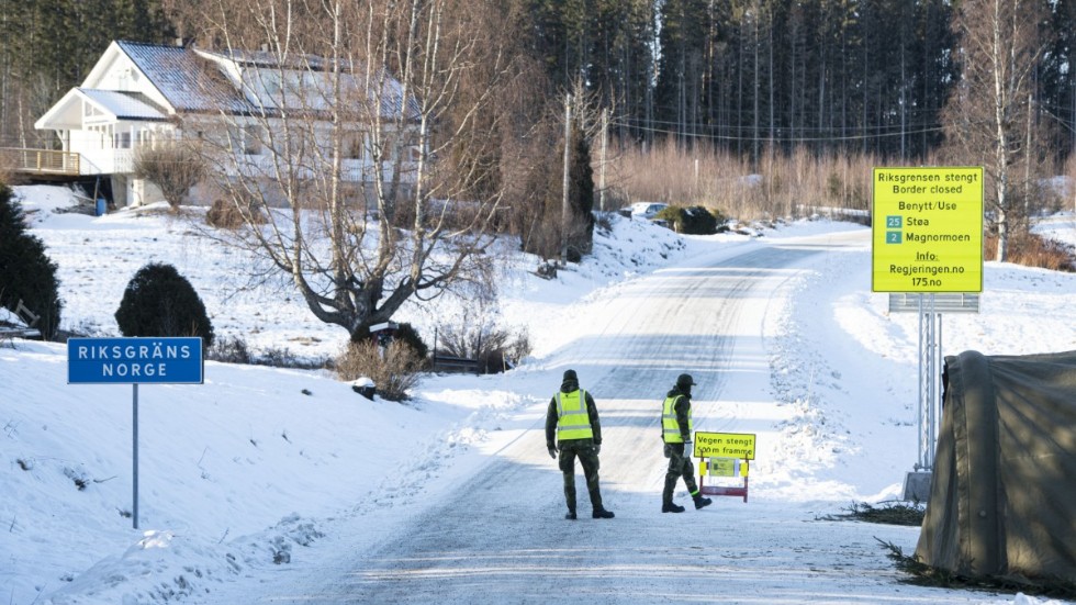 Svenska soldater vid gränsen mot Norge i värmländska Håvilsrud i februari, då gränsen var stängd åt båda hållen.