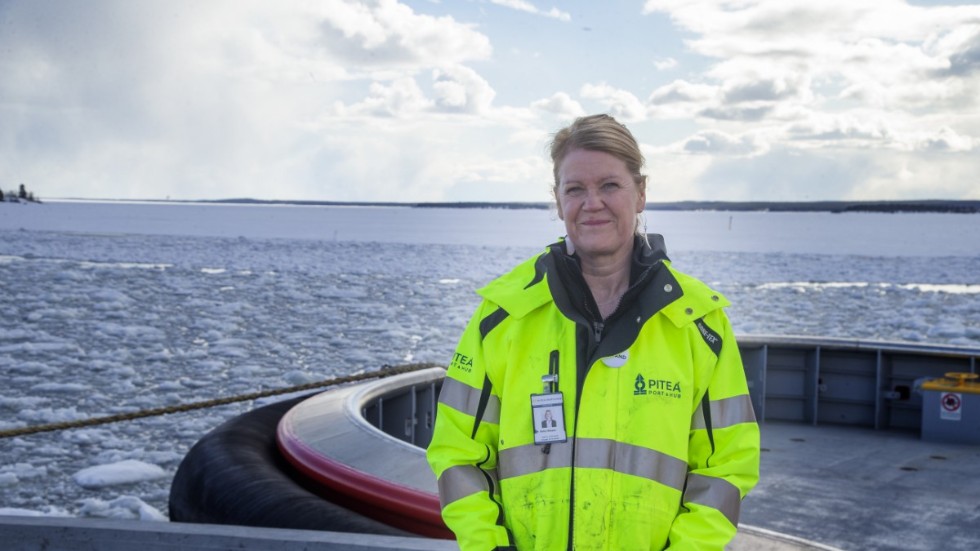 Ulrika Nilsson, vd för Piteå hamn, ser stora fördelar med en anslutning från hamn till hamn som möjliggör logistik och ser positivt på en utökning av järnvägspendeln.
