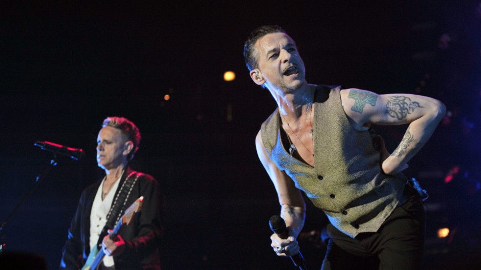 Martin Gore och Dave Gahan – de två kvarvarande medlemmarna i Depeche Mode. Nästa år kommer de till Sverige. Arkivbild.
