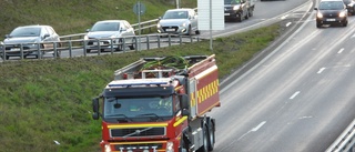 Två bilar i kökrock på Söderleden – trafiken fick ledas om