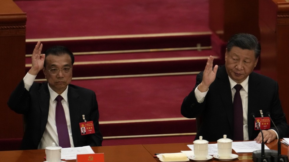 Li Keqiang och Xi Jinping vid lördagens kongressavslutning.