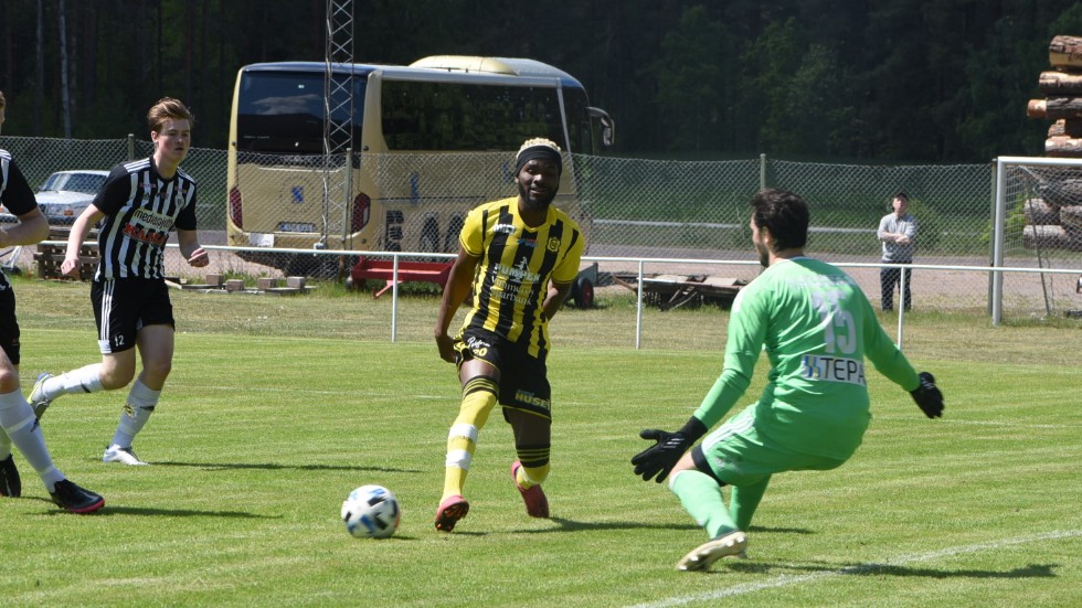 Ibrahim Doumbia svarade för två mål och en assist när Gullringen besegrade Tenhult med 4-2.